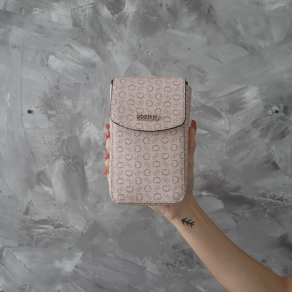 Guess Crossbody bag. - Picture 1 of 4